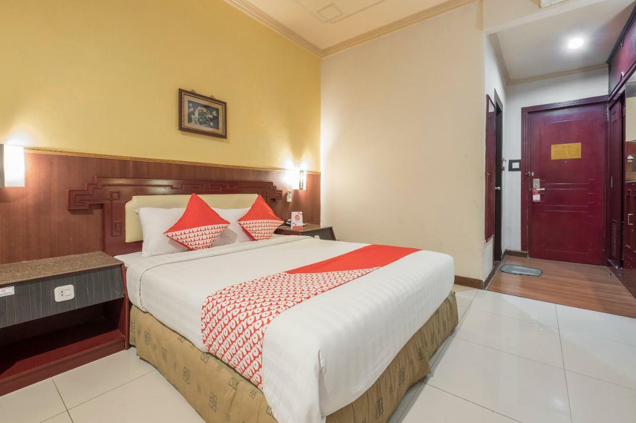 Oyo 821 Hotel Dinasti Makassar Exterior photo