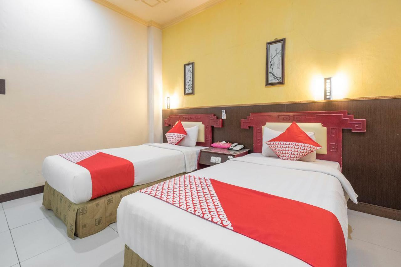 Oyo 821 Hotel Dinasti Makassar Exterior photo